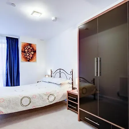 Appartamento Luxury 2 Bed Flat In A New Block In East Acton Londra Esterno foto