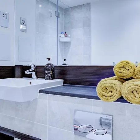Appartamento Luxury 2 Bed Flat In A New Block In East Acton Londra Esterno foto