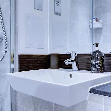 Appartamento Luxury 2 Bed Flat In A New Block In East Acton Londra Esterno foto