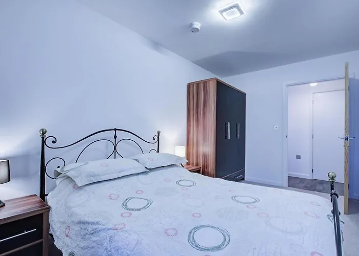 Luxury 2 Bed Flat In A New Block In East Acton