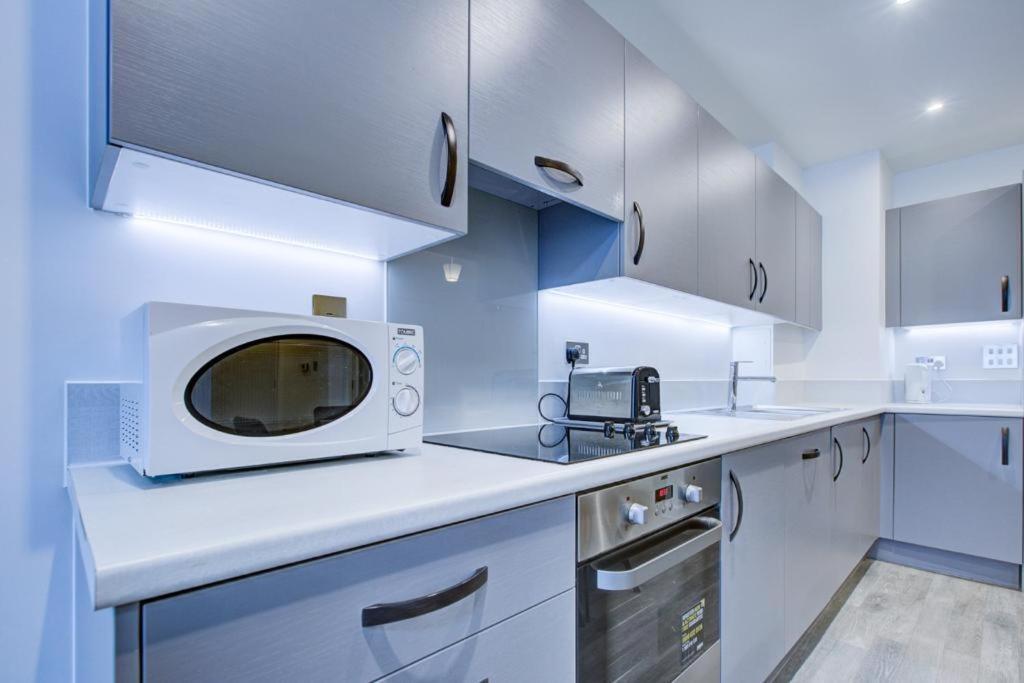 Luxury 2 Bed Flat In A New Block In East Acton Londra
