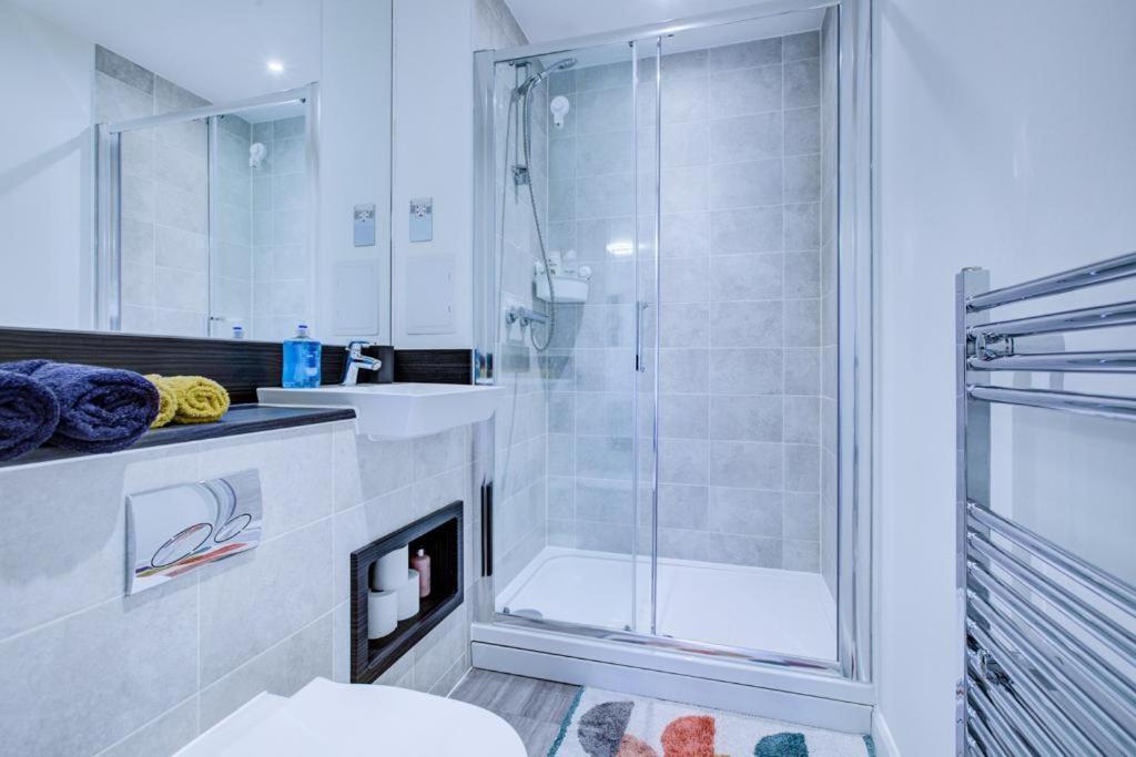 Luxury 2 Bed Flat In A New Block In East Acton Appartamento